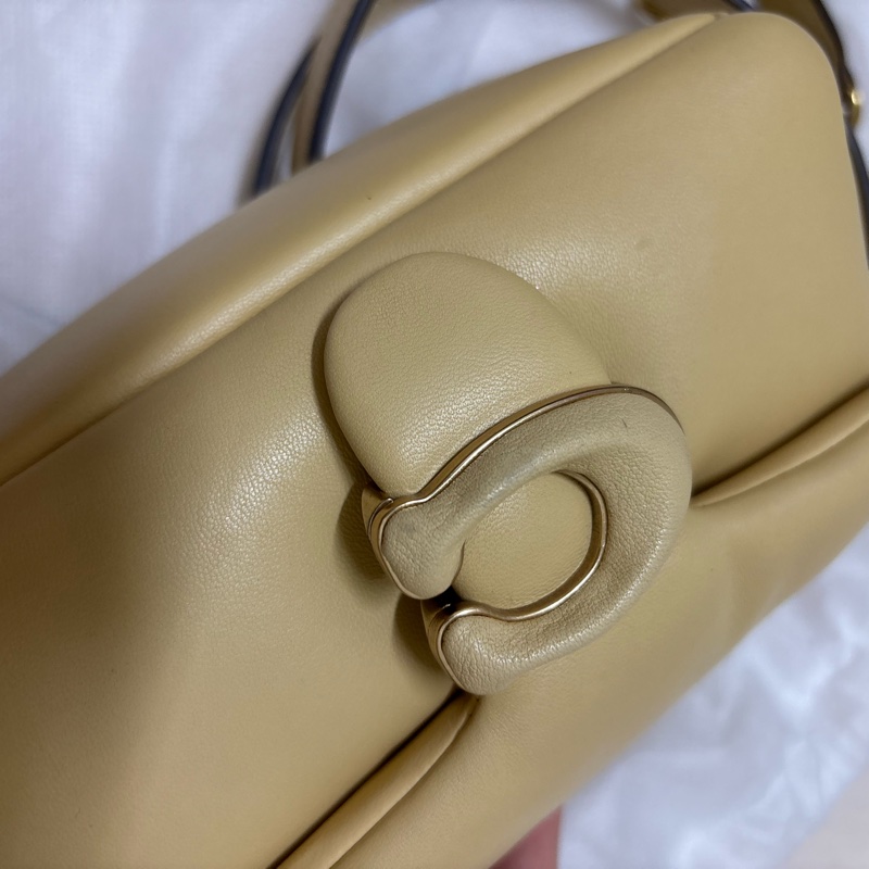 Coach Pillow Tabby 18/26 系列的變形款（小巧鵝蛋黃色）-12