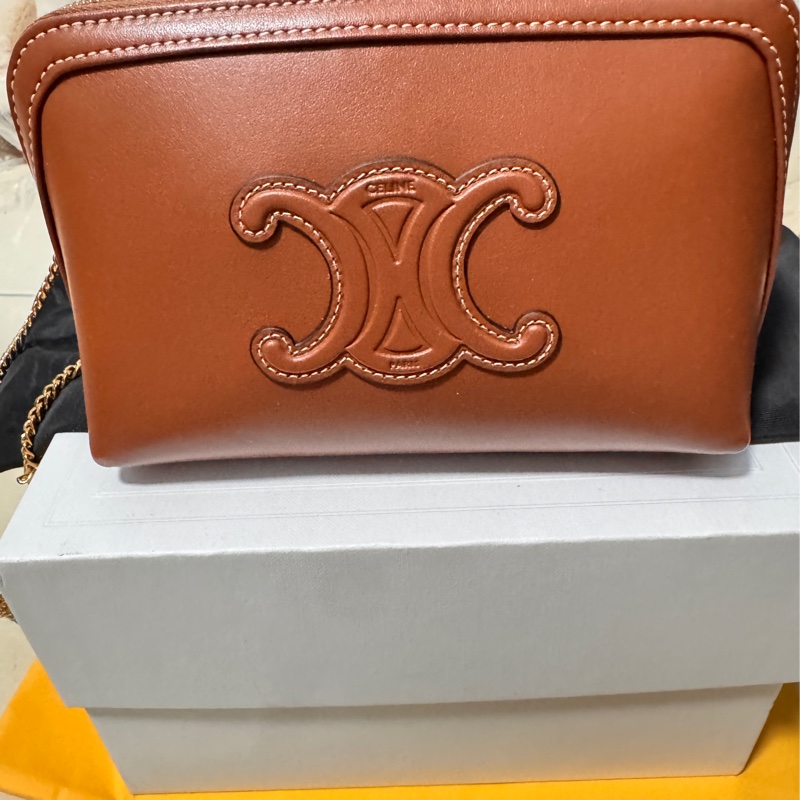 CELINE經典小牛皮貝殼包(閒置品未使用過)-0
