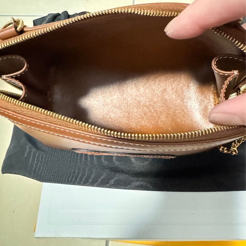 CELINE經典小牛皮貝殼包(閒置品未使用過)-2