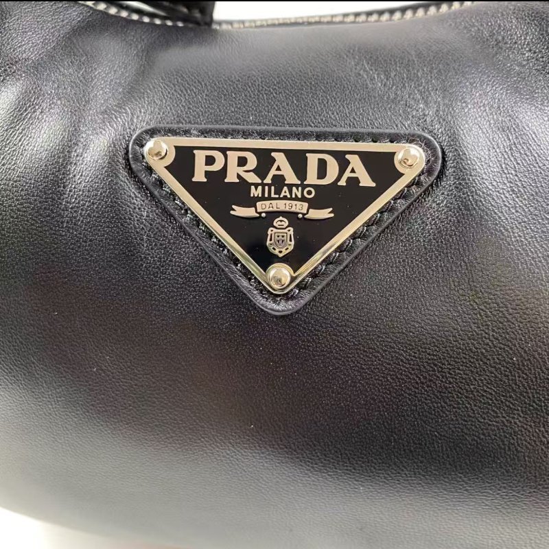 PRADA 斜背腋下包 迷你黑色 12.5*21*6.5cm 99新 配件塵袋-1