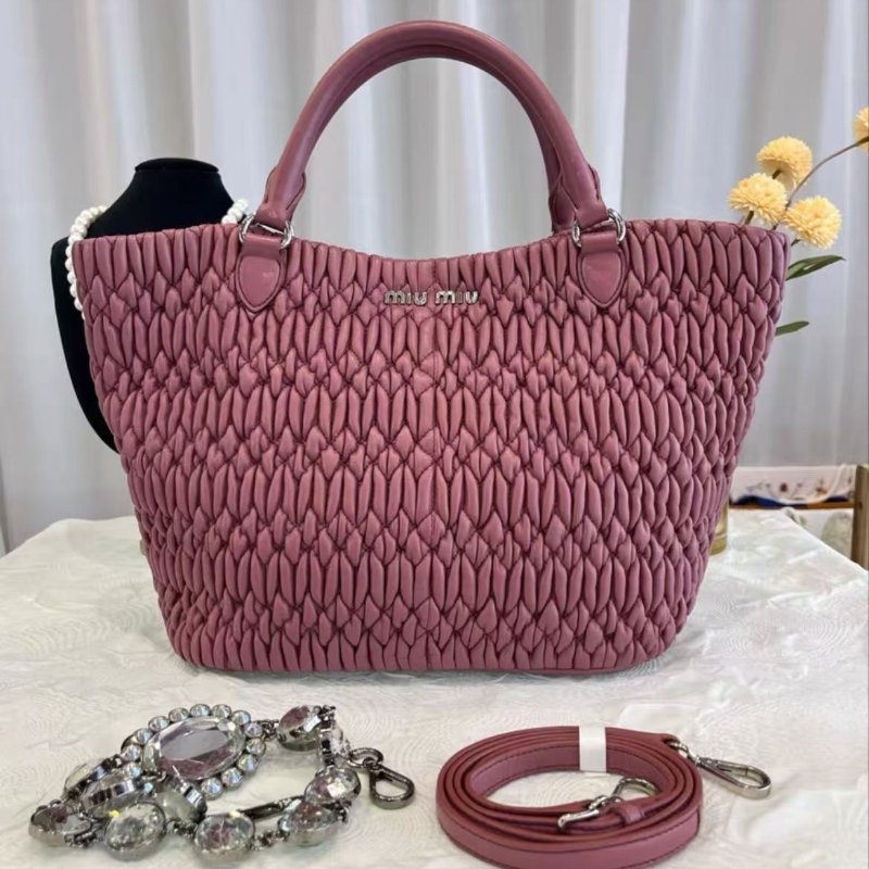 MiuMiu 豆沙粉羊皮皺摺寶石鍊條托特包24*13*19.5 99新 配件塵袋-0