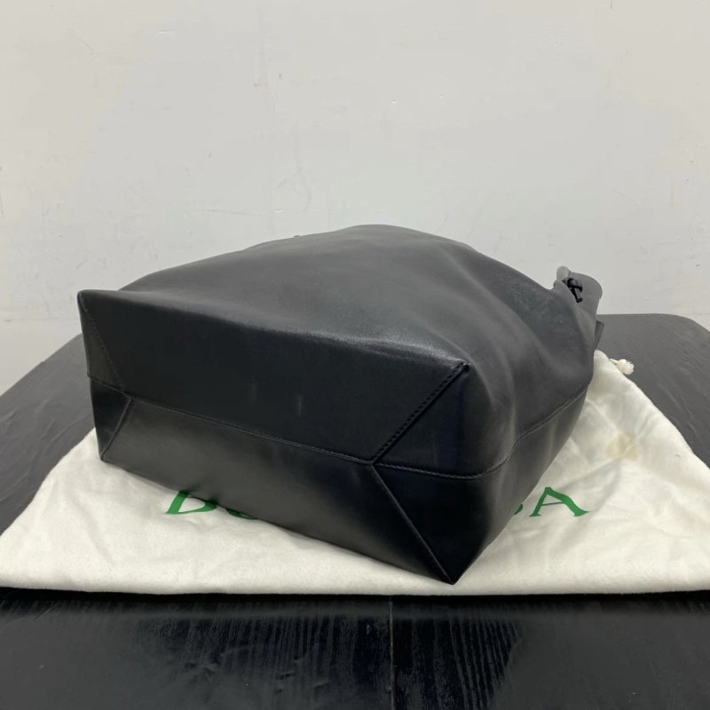 BV 黑色羊皮肩背腋下托特包 33*41*14.5 98新配件塵袋-2