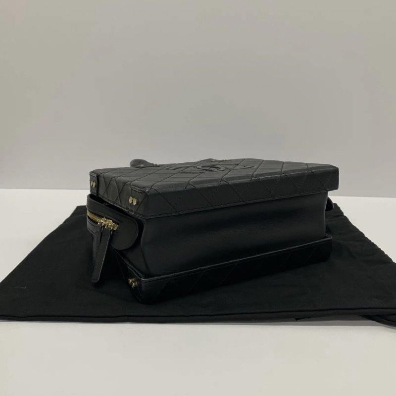 CHANEL黑色復古徽標菱格皮穿鏈化妝手提肩背斜背包 15*11.5*8.5 99新配件盒子塵袋-4