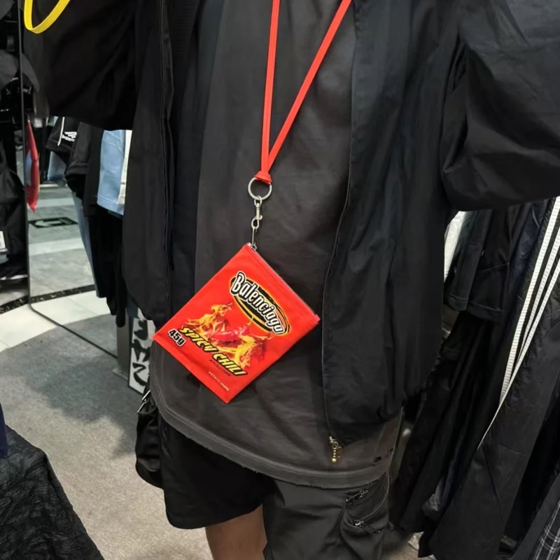巴黎世家 薯片手機包 近全新-2