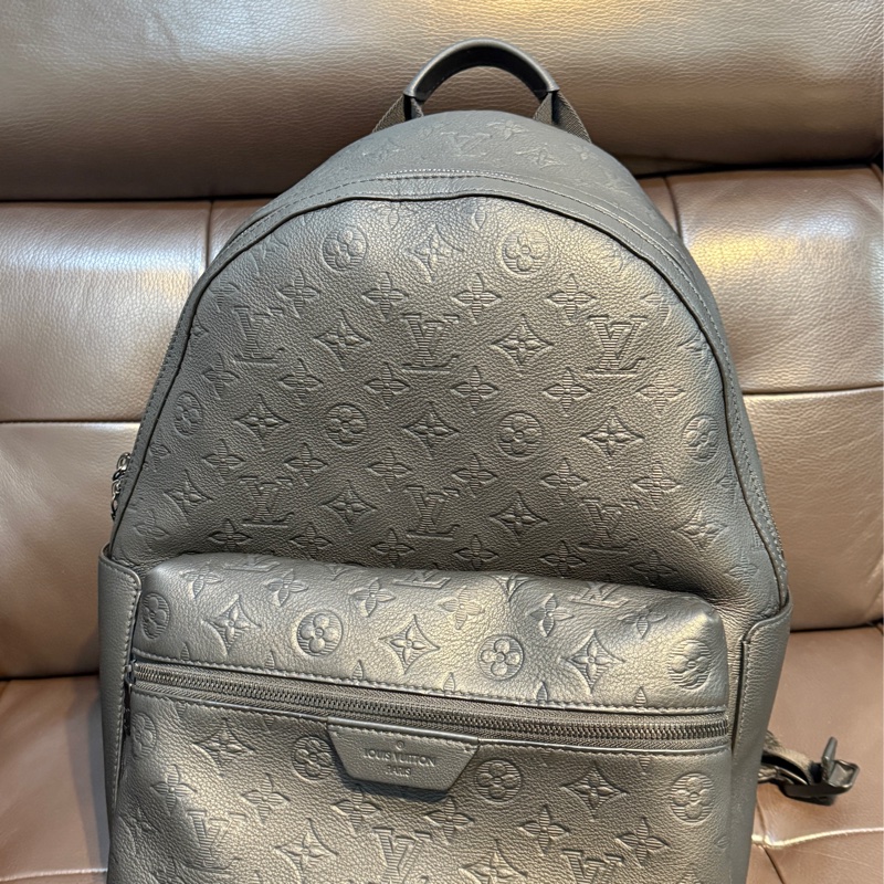 LV壓印男後背包M46553-0