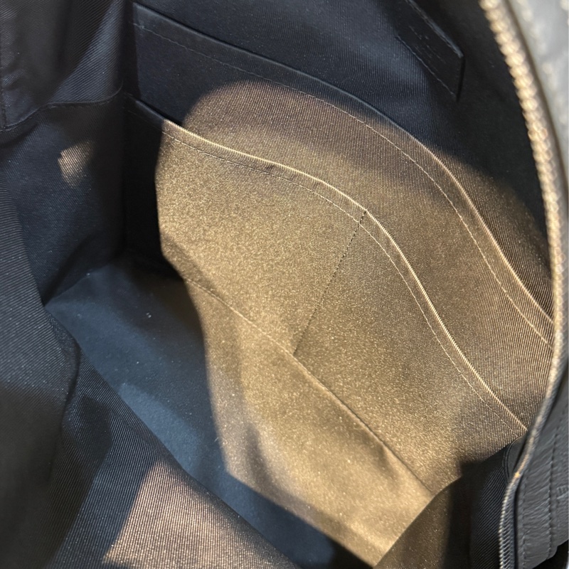 LV壓印男後背包M46553-6