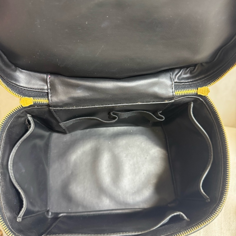 Chanel 黑色漆皮 大號手提化妝包-7