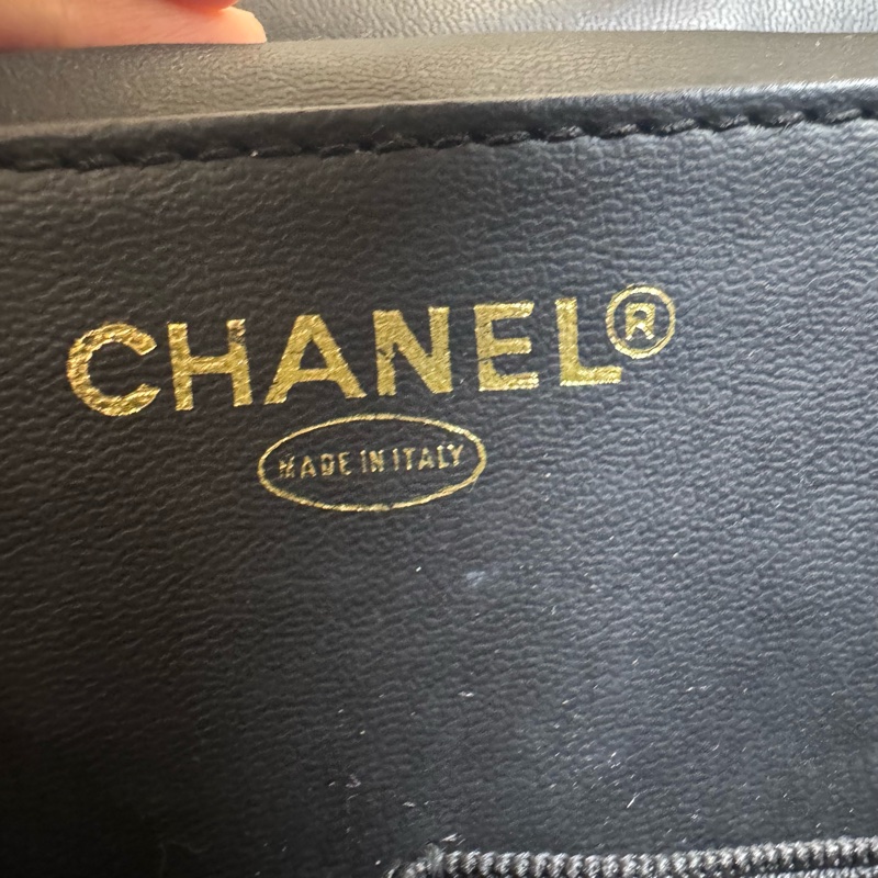 Chanel 黑色漆皮 大號手提化妝包-8