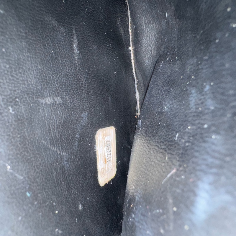 Chanel 黑色漆皮 大號手提化妝包-9