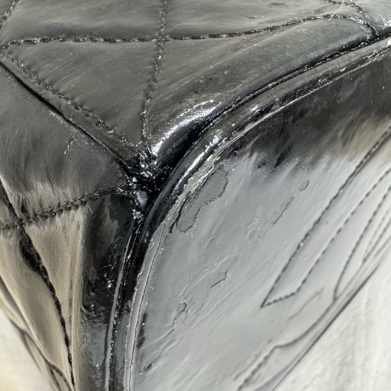 Chanel 黑色漆皮 大號手提化妝包-11