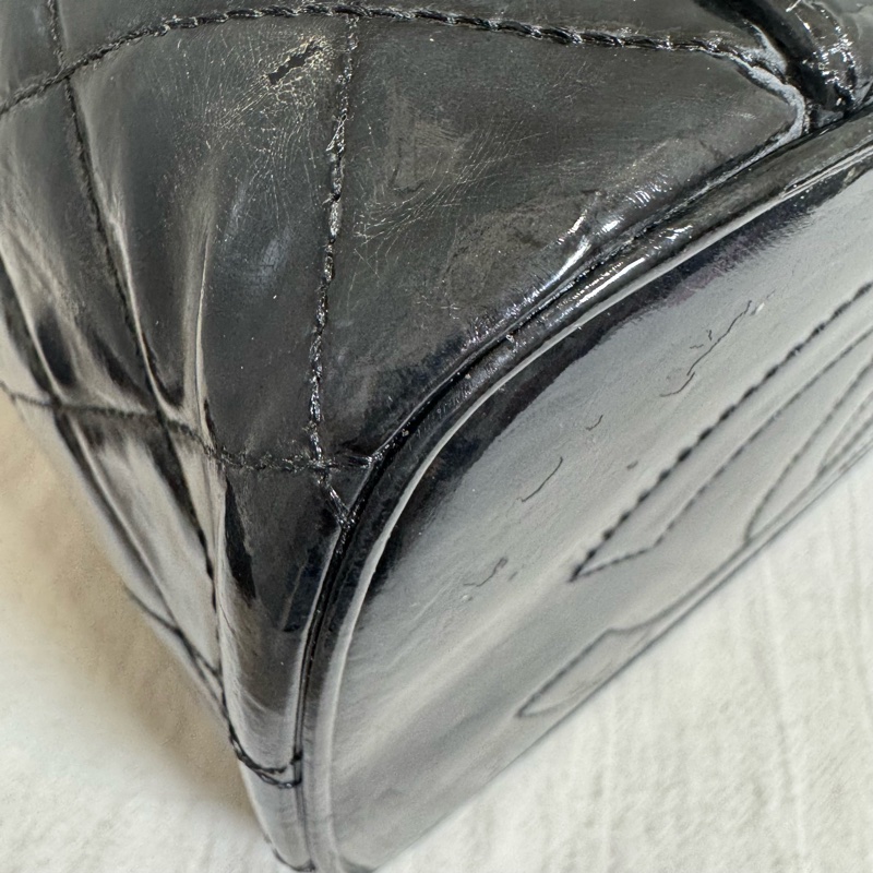 Chanel 黑色漆皮 大號手提化妝包-13