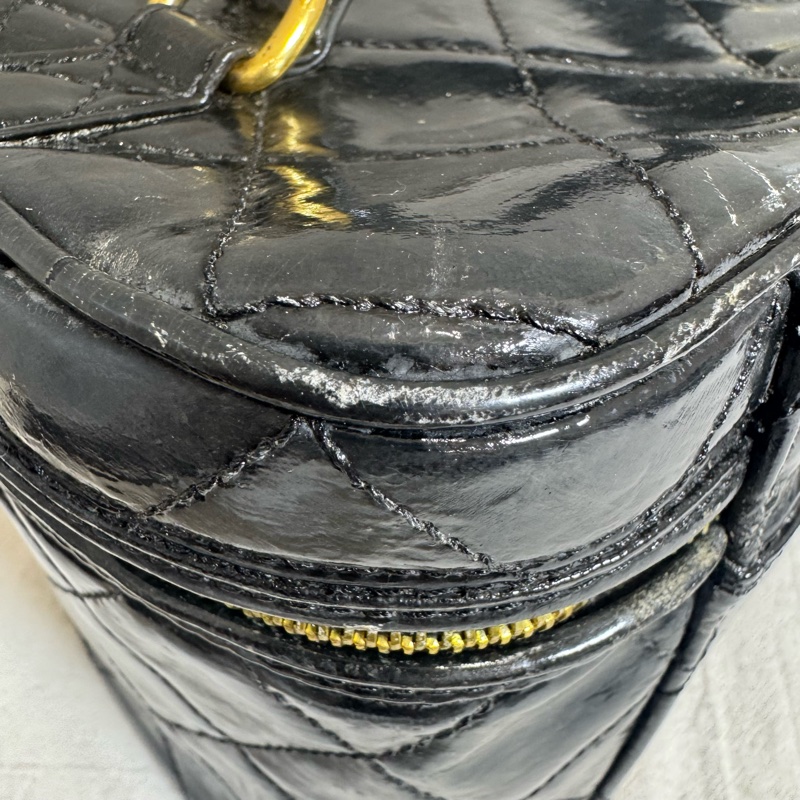 Chanel 黑色漆皮 大號手提化妝包-15