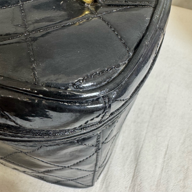 Chanel 黑色漆皮 大號手提化妝包-16