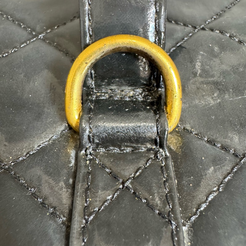 Chanel 黑色漆皮 大號手提化妝包-21