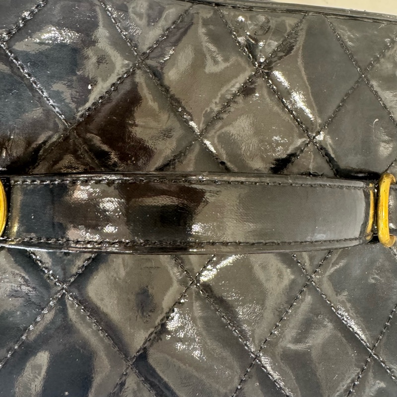 Chanel 黑色漆皮 大號手提化妝包-23