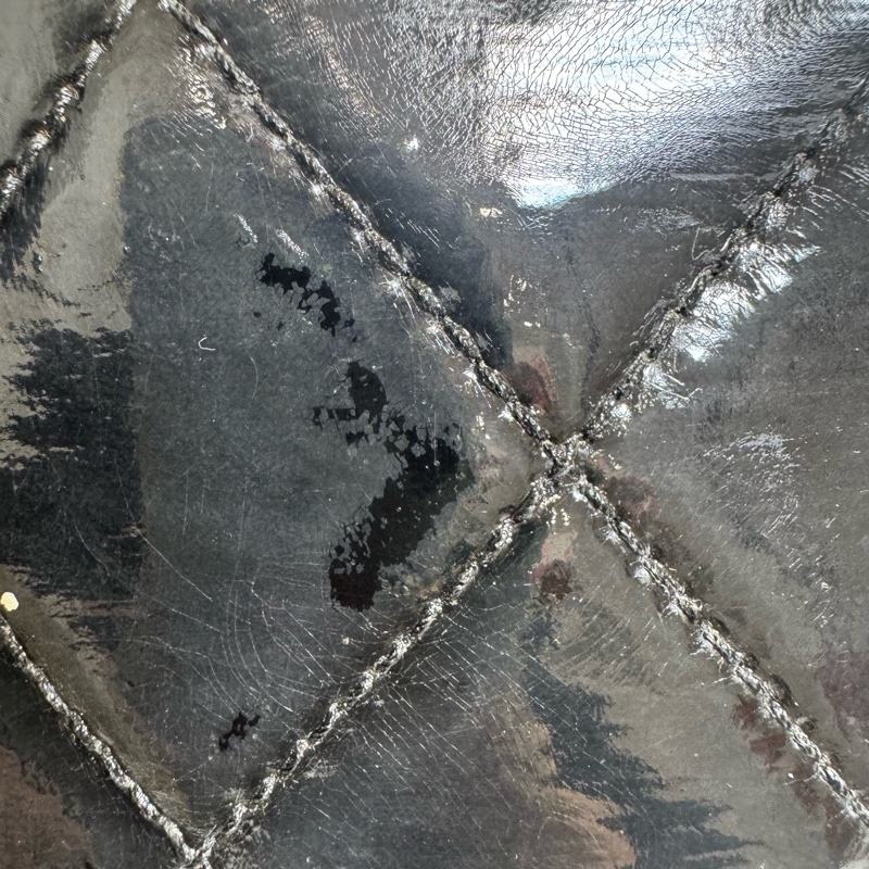 Chanel 黑色漆皮 大號手提化妝包-26