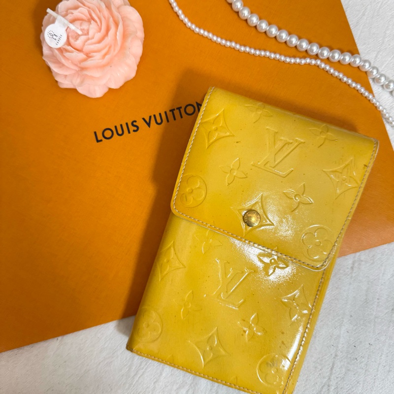 Louis Vuitton 黃色漆皮多功能皮夾腰包-1