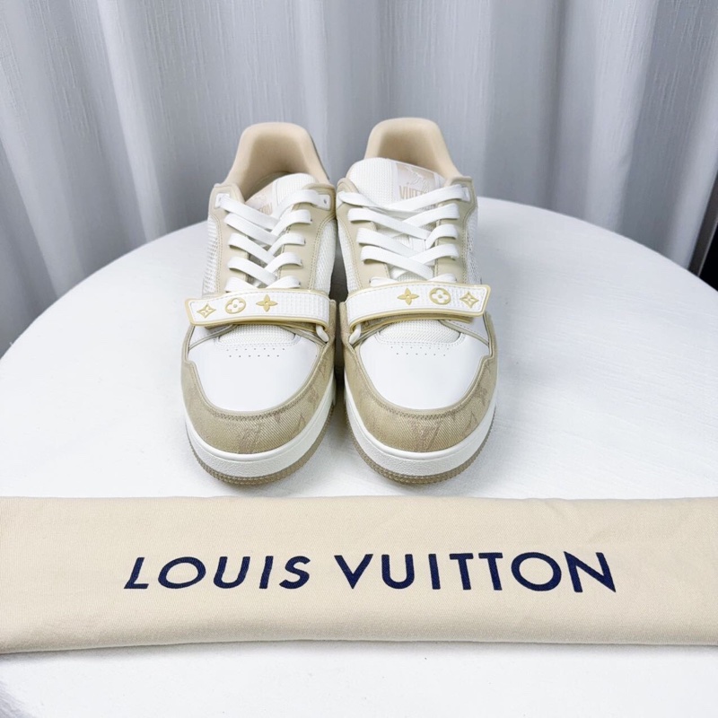 全新Louis Vuttion Trainer 運動休閒鞋 魔術貼 尺碼:UK9-0