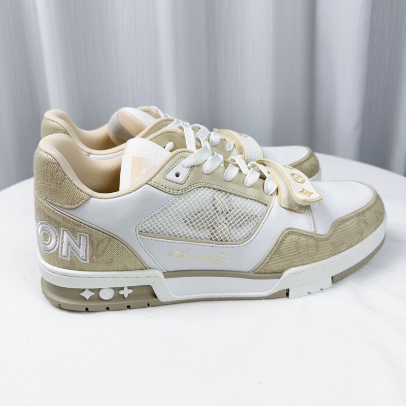 全新Louis Vuttion Trainer 運動休閒鞋 魔術貼 尺碼:UK9-2