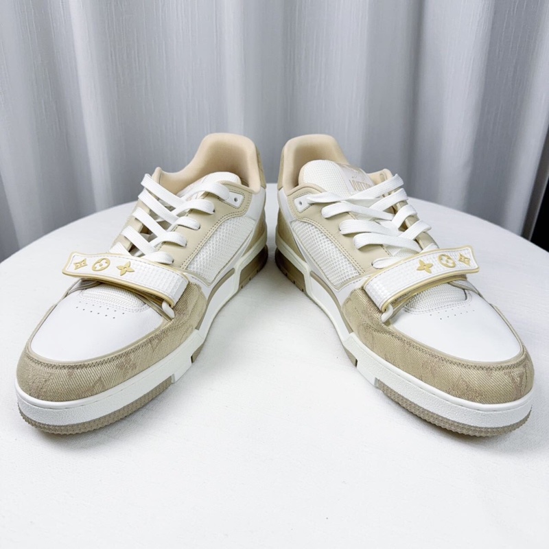 全新Louis Vuttion Trainer 運動休閒鞋 魔術貼 尺碼:UK9-3