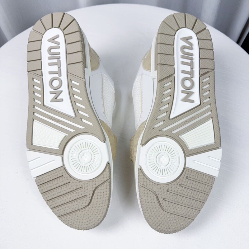 全新Louis Vuttion Trainer 運動休閒鞋 魔術貼 尺碼:UK9-4