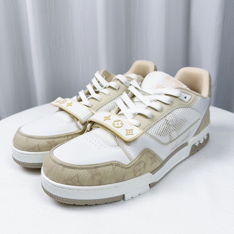 全新Louis Vuttion Trainer 運動休閒鞋 魔術貼 尺碼:UK9-5