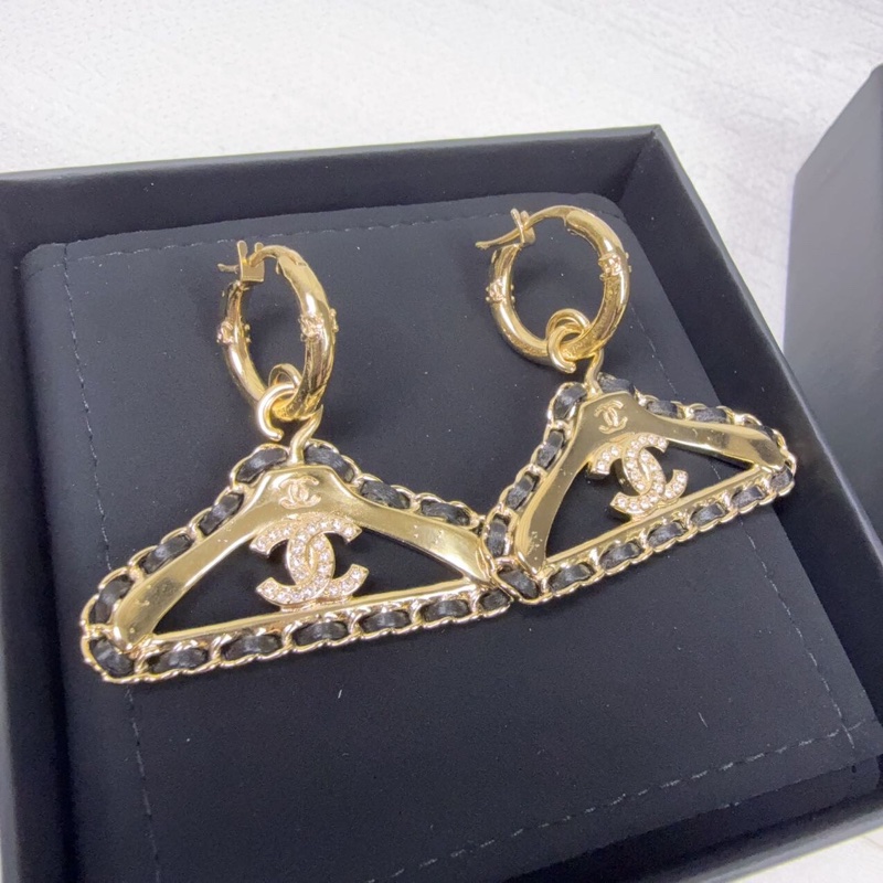 閒置Chanel香奈兒 23B滿鑽雙c衣架設計皮穿鏈耳環-7
