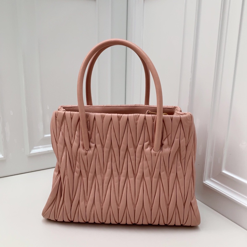 98新MIUMIU謬謬藕粉色全皮手提包 滿滿少女心-6