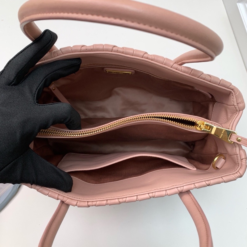 98新MIUMIU謬謬藕粉色全皮手提包 滿滿少女心-8