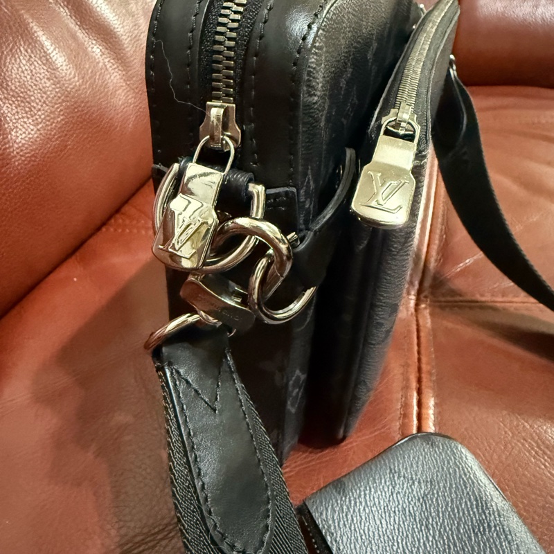 LV TRIO郵差包黑武士(M69443)-0