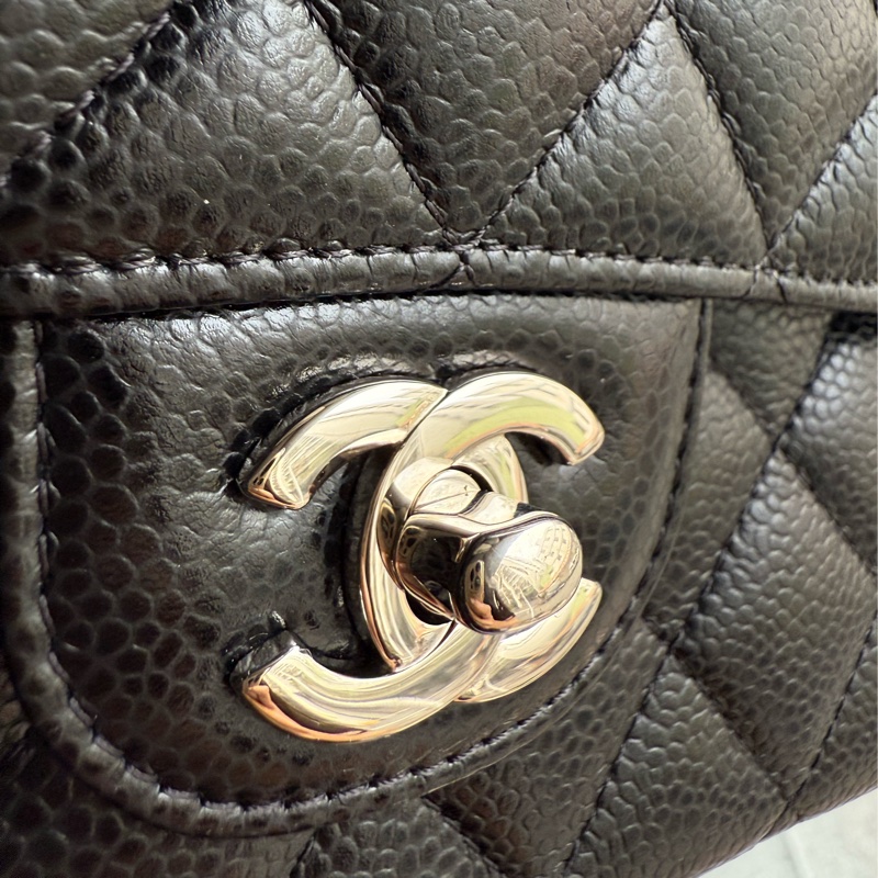 銀釦菱格紋粒紋牛皮 25cm COCO包(黑色)-5