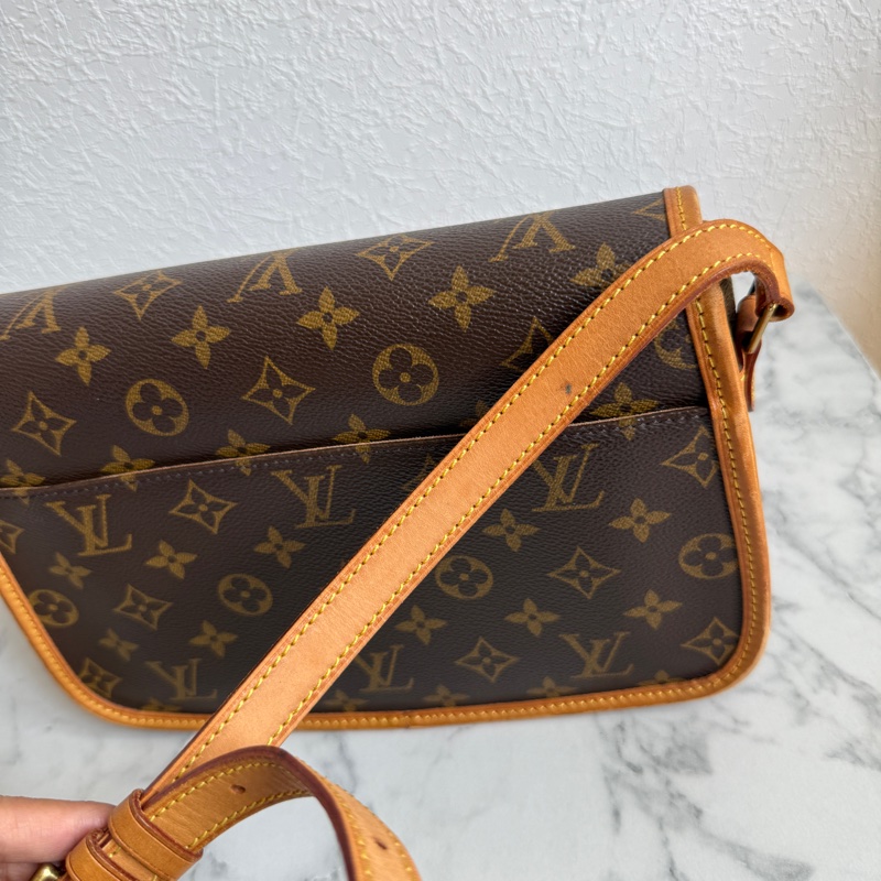 lv 花紋法棍包😉好用大小剛好-7