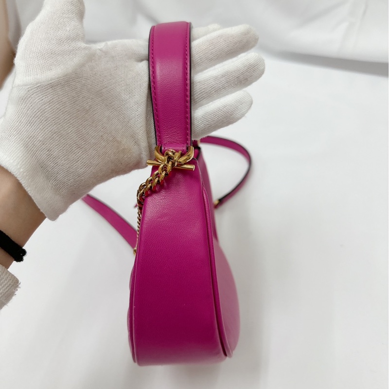 莉亞精品♡Versace 桃粉彎月包 九新美包-4