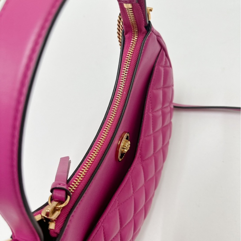 莉亞精品♡Versace 桃粉彎月包 九新美包-7