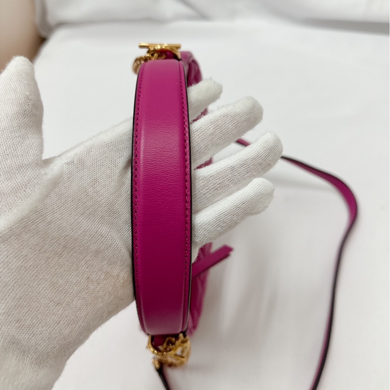 莉亞精品♡Versace 桃粉彎月包 九新美包-8