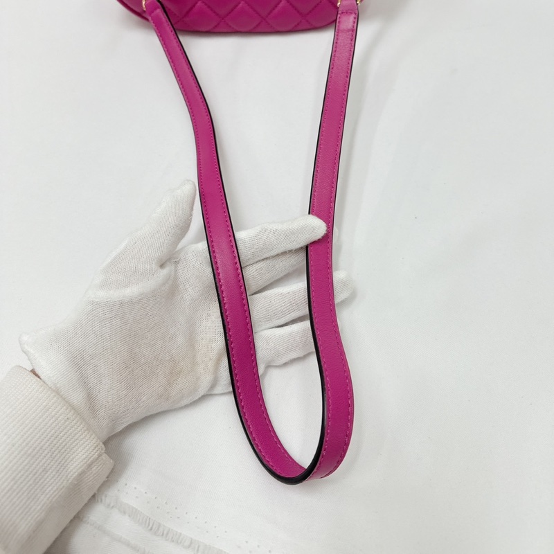 莉亞精品♡Versace 桃粉彎月包 九新美包-14