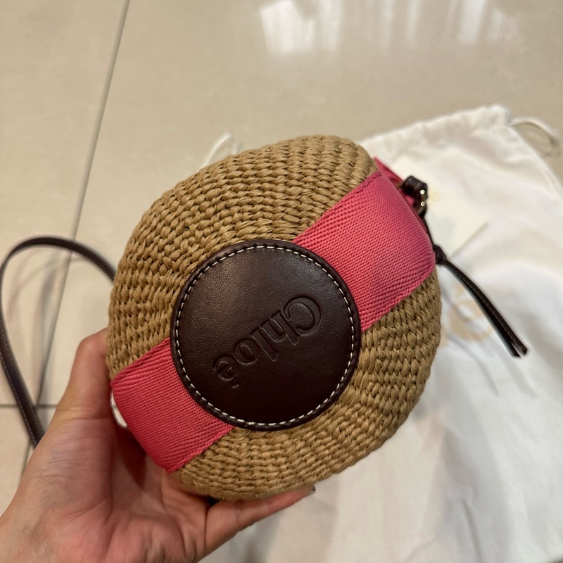 Chloe草編織帶束口手提兩用水桶包(桃粉邊)-2