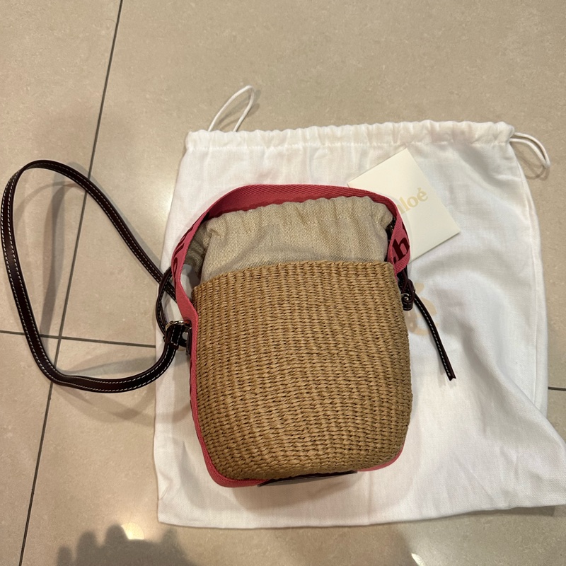 Chloe草編織帶束口手提兩用水桶包(桃粉邊)-6