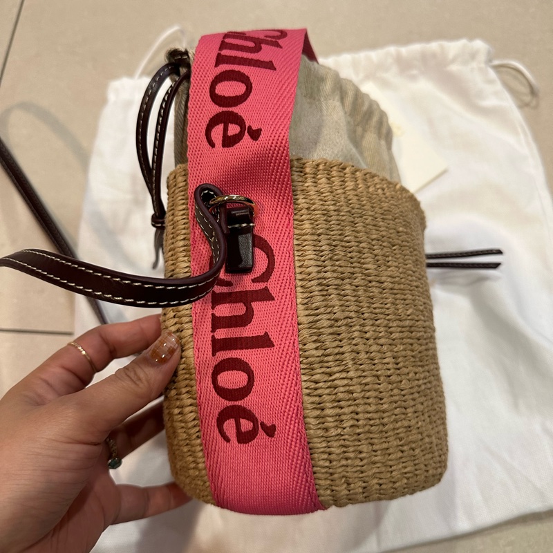 Chloe草編織帶束口手提兩用水桶包(桃粉邊)-7