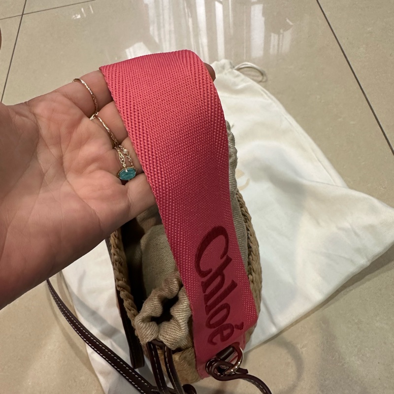 Chloe草編織帶束口手提兩用水桶包(桃粉邊)-10