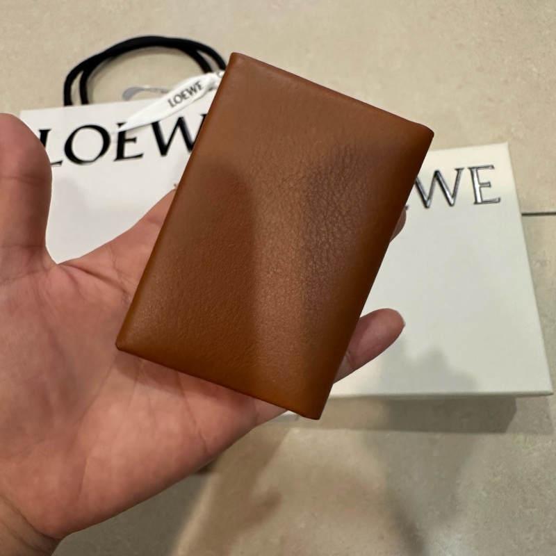 LOEWE卡夾可放4-6張卡片-7