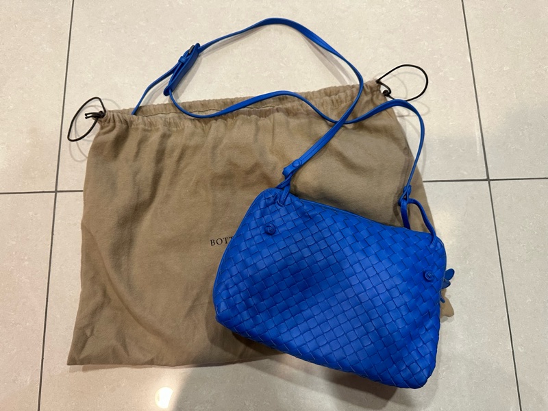 BV藍色可斜背可肩背多背法雙層貝殼包-1