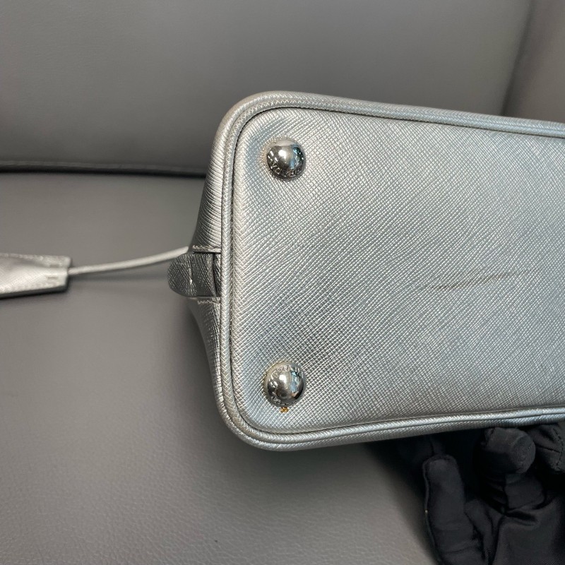 Prada/普拉達 珠光灰十字紋牛皮 貝殼包 女士手提包 肩背包 斜背包-4