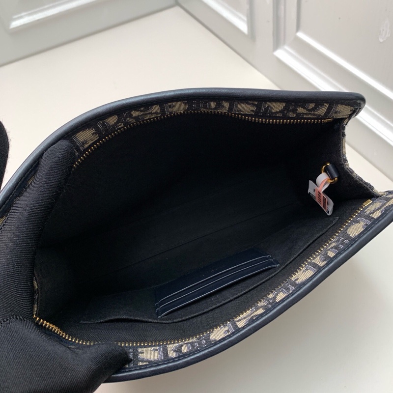 98新 迪奧DIOR 老花 洗漱26 我們自配內膽肩帶 可以多種背法 手拿 斜挎 單肩 完美變身一個日常通勤腋下包 很能裝 也很好搭 性價比真的很高-4