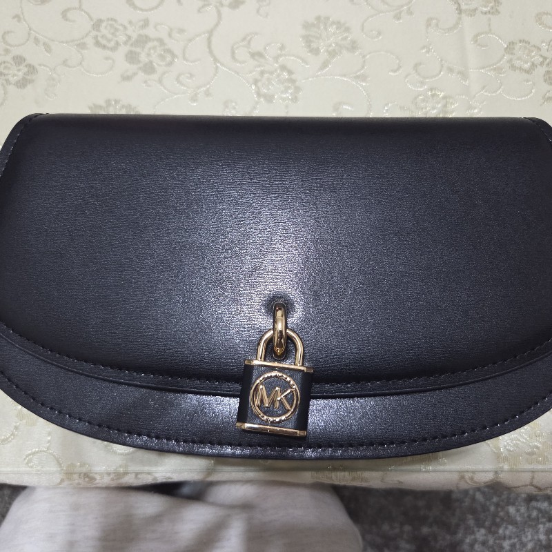 Michael Kors mila 中型馬鞍包-2
