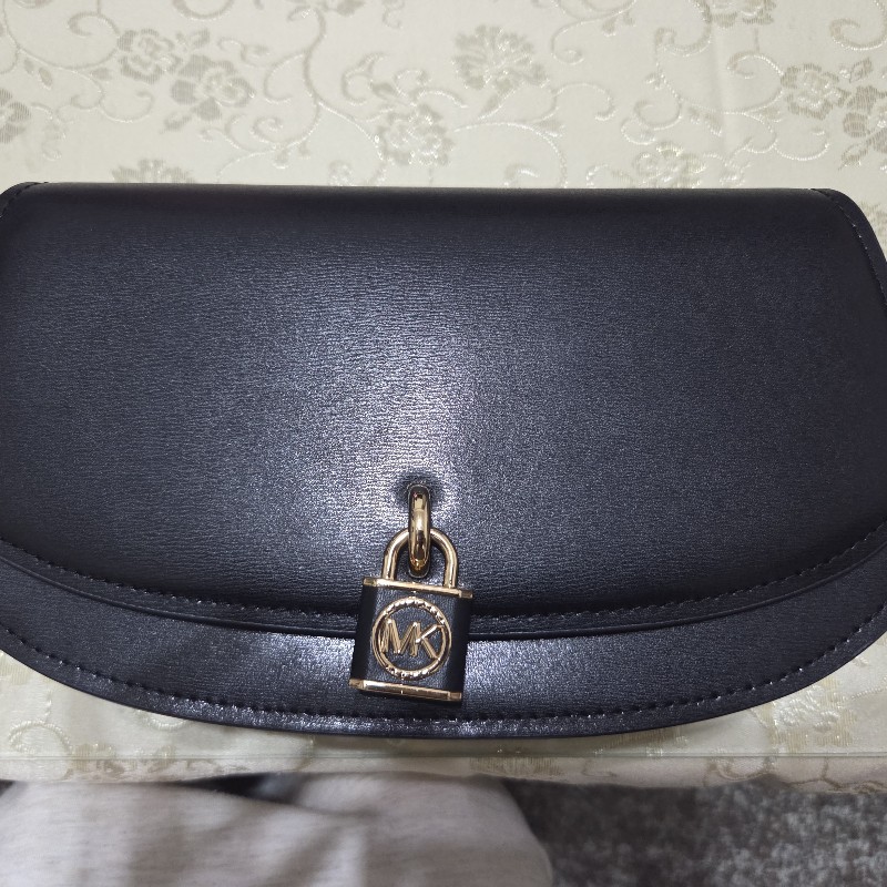 Michael Kors mila 中型馬鞍包-5