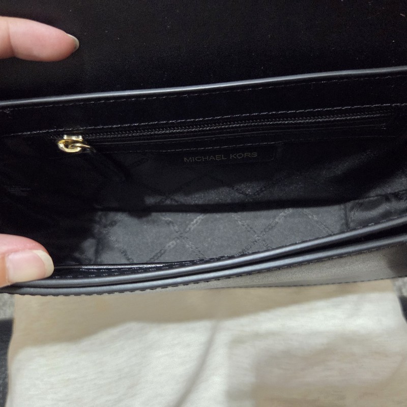 Michael Kors mila 中型馬鞍包-11