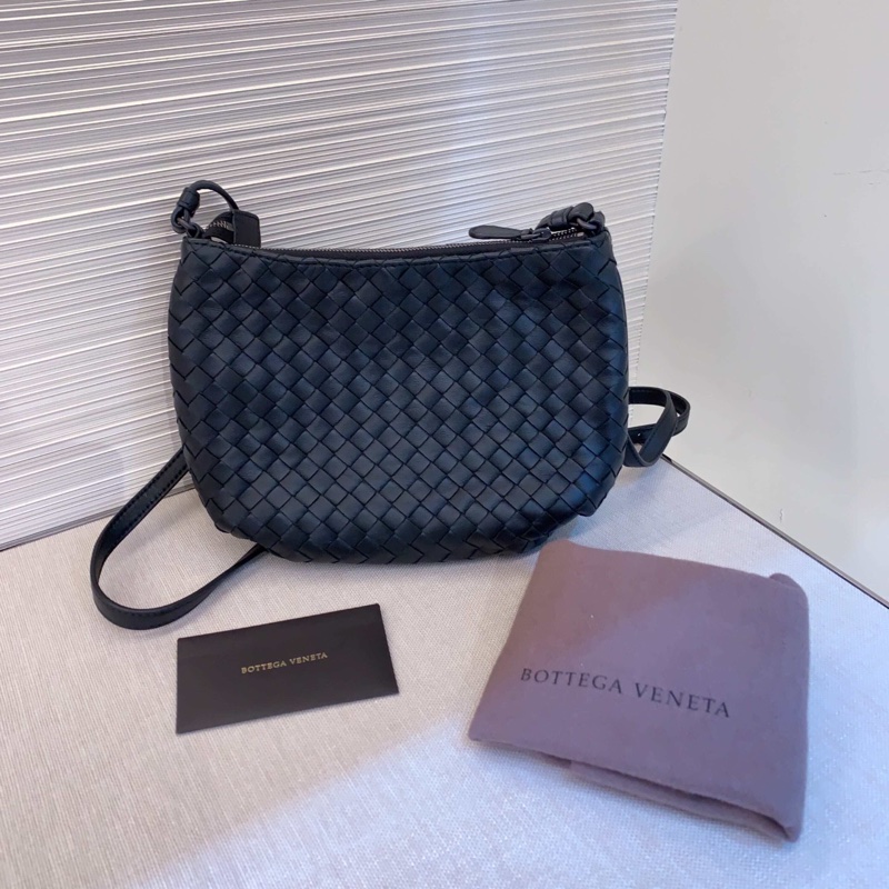 98新 葆蝶家BV小號黑色編織月牙包低調到骨子裡的一款包 皮質手感細膩柔軟 -0