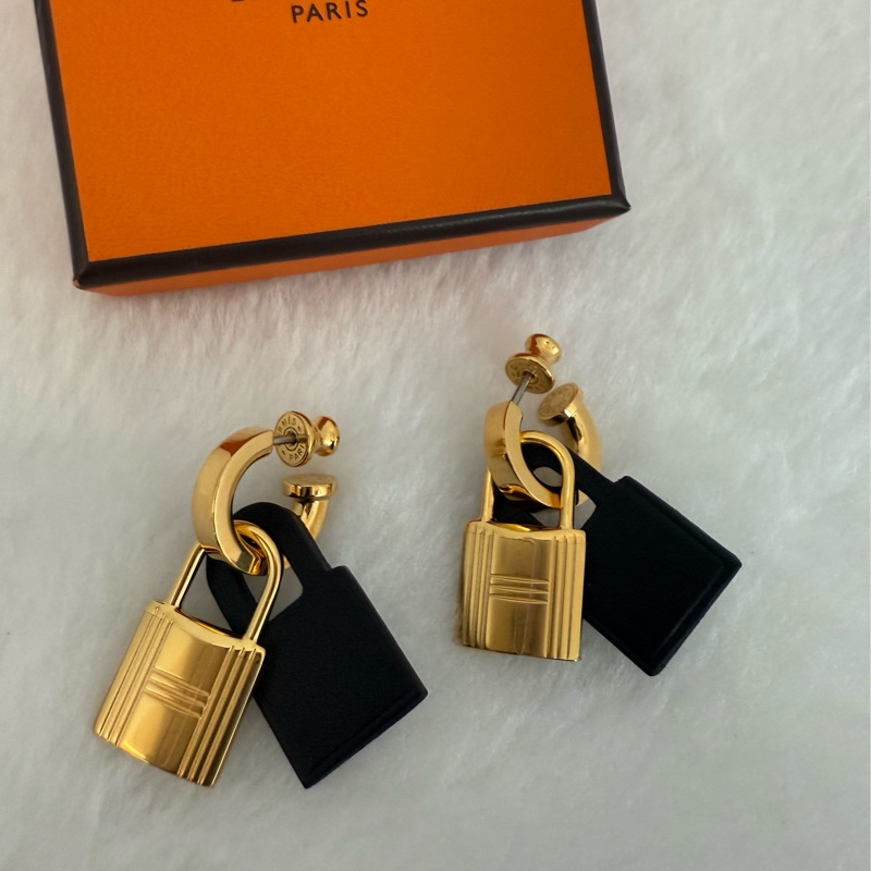 全新HERMES O'Kelly黑皮+金雙鎖頭耳環-1