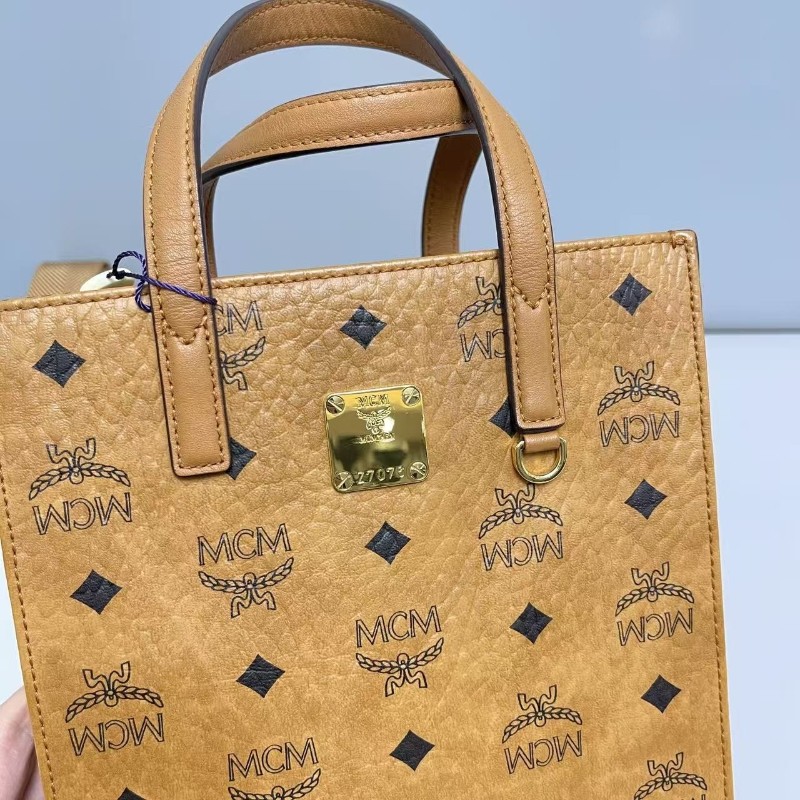 MCM 全皮印花小號tote 焦糖色 琴譜包 肩背包 斜背包-2